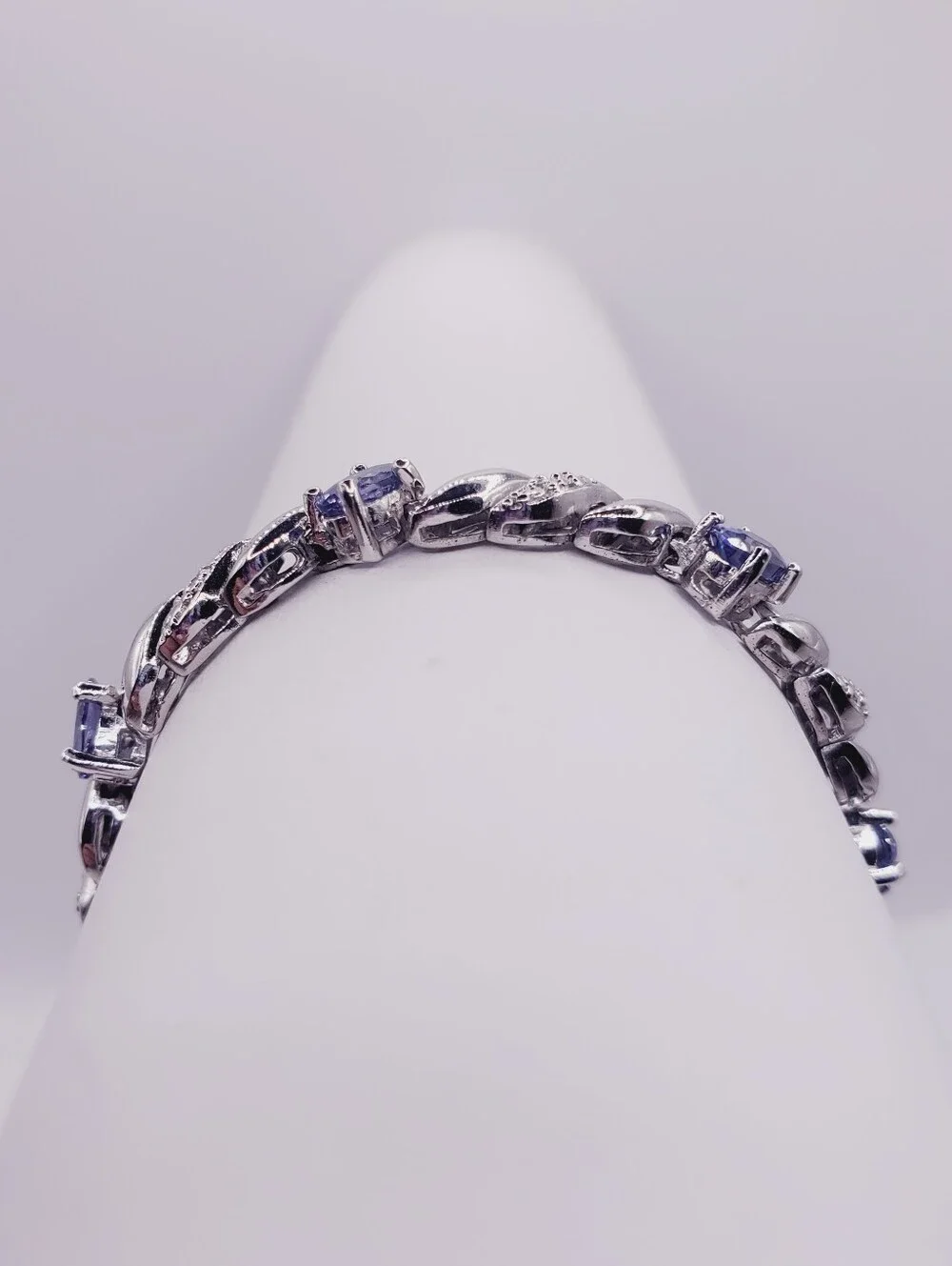 4.5 Carat Oval Tanzanite Gemstone & Diamond 925 Sterling Silver Tennis Bracelet